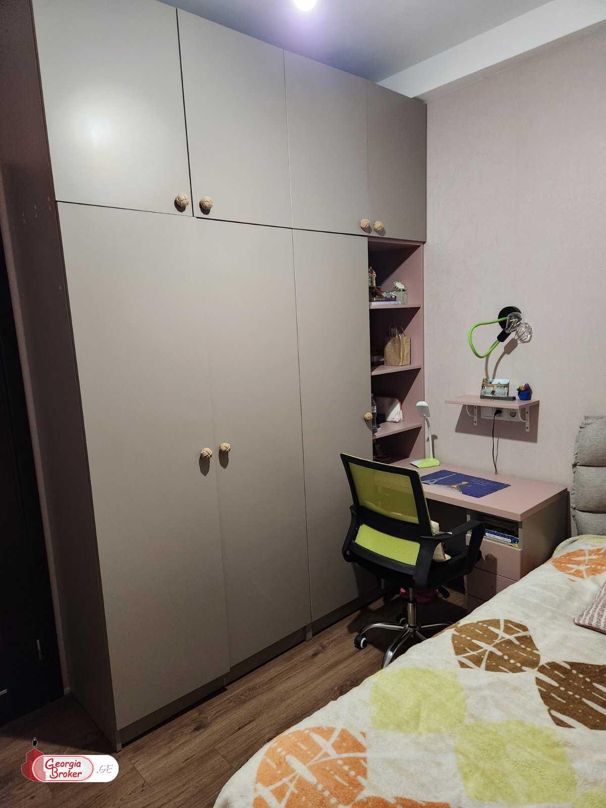 продается квартира с новым ремонтом 4-комнаты