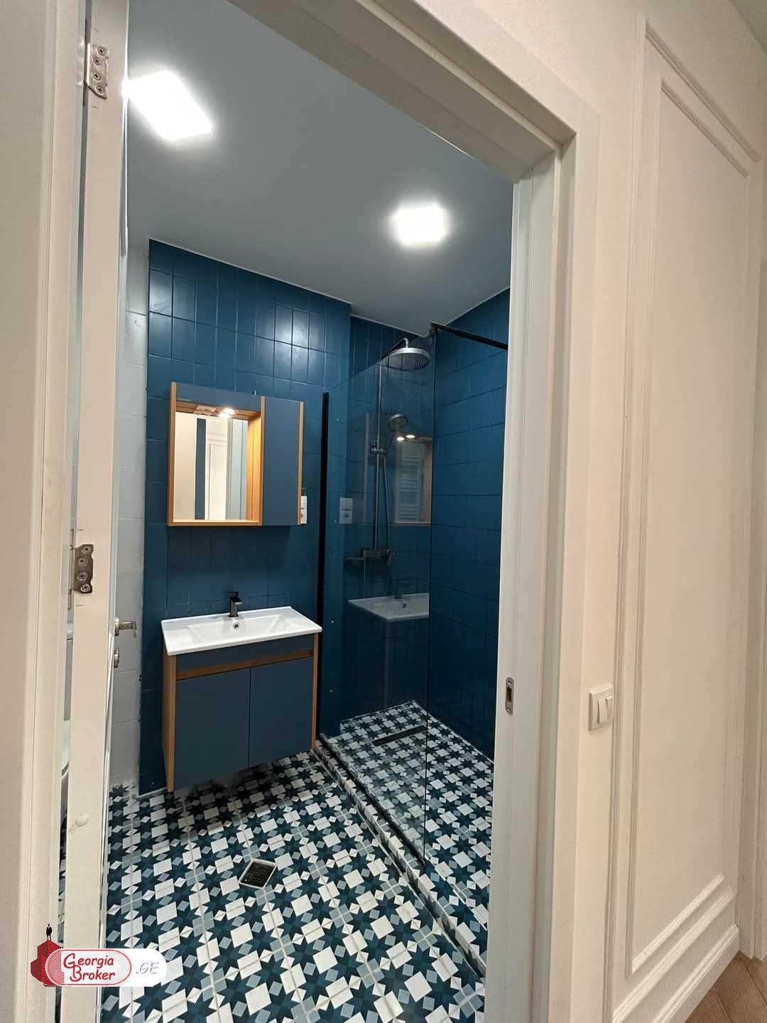 nearly repaired 2-room apartment for sale