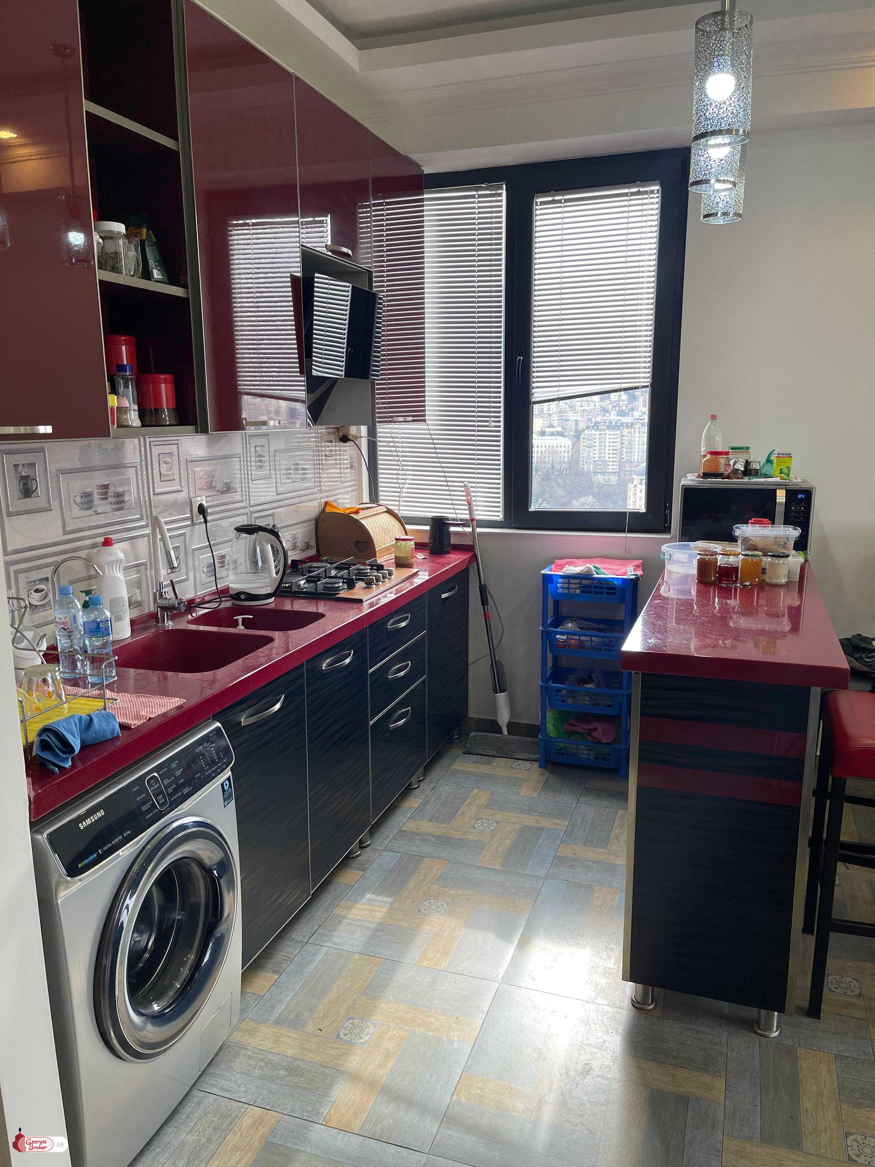 продается квартира с новым ремонтом 3-комнаты