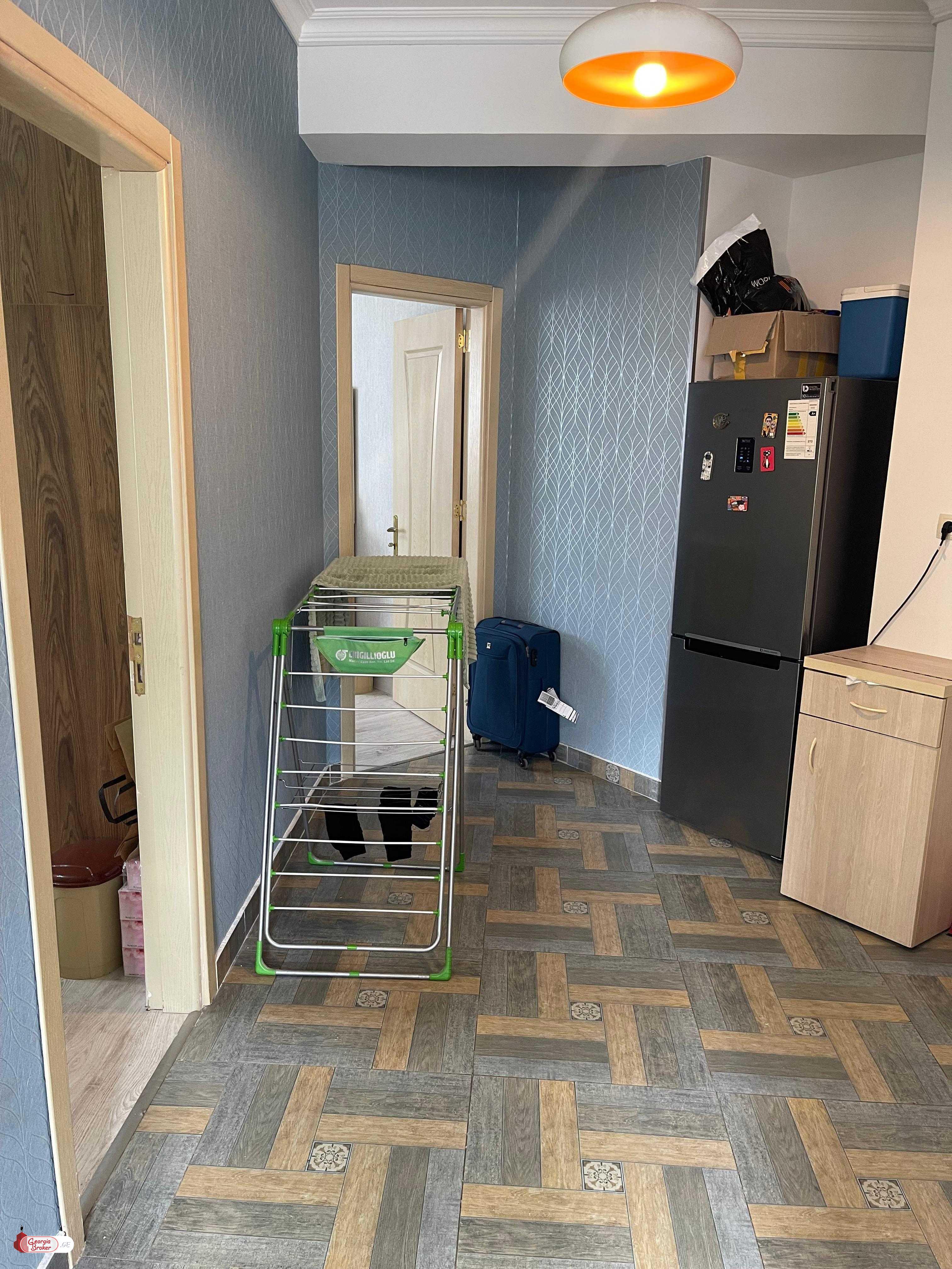 продается квартира с новым ремонтом 3-комнаты