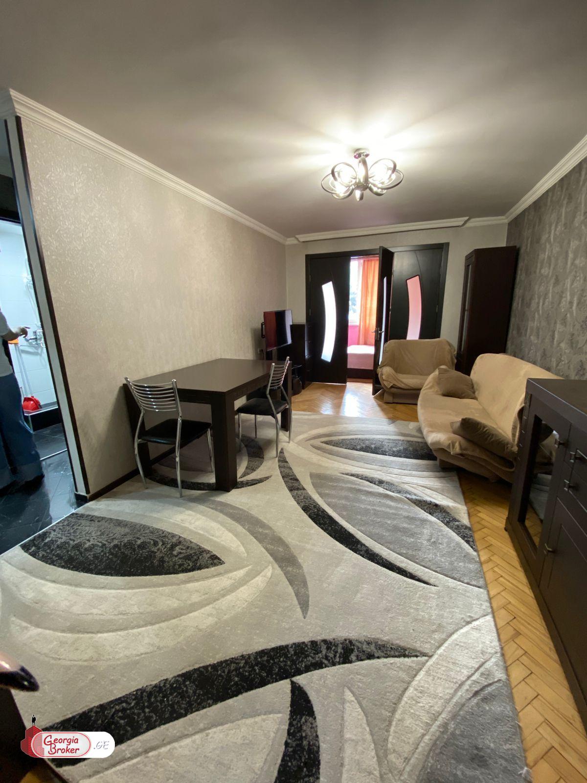 продается квартира с новым ремонтом 4-комнаты