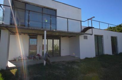 nearly repaired 5-room house for sale