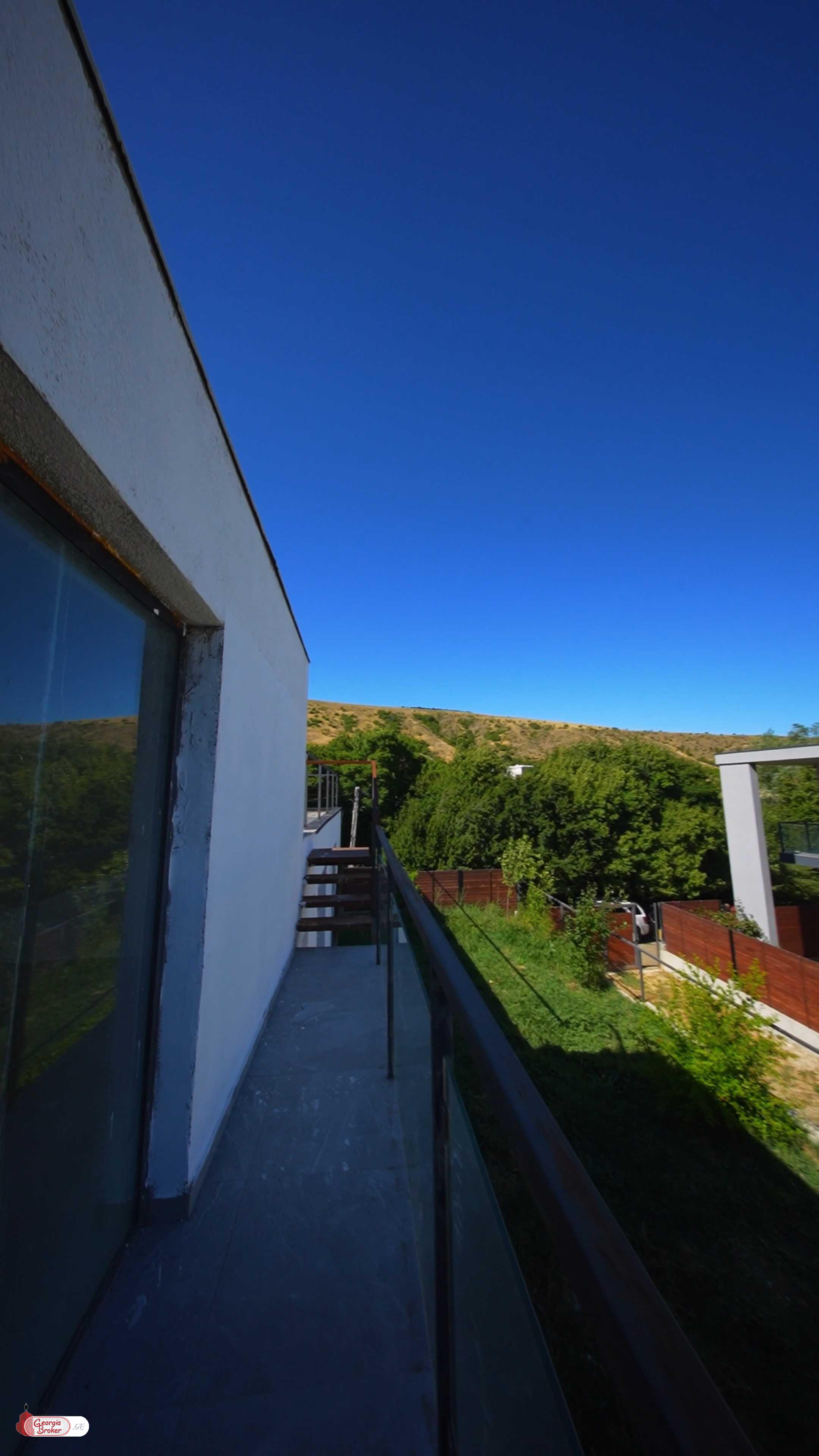 nearly repaired 5-room house for sale