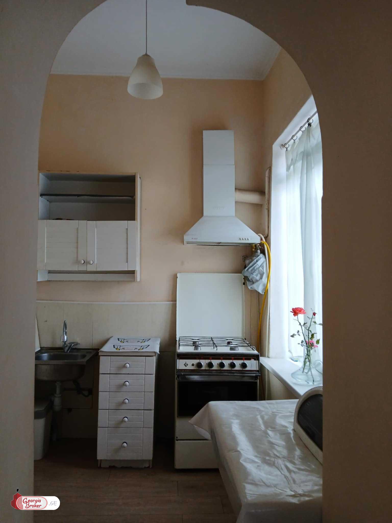 nearly repaired 2-room apartment for sale