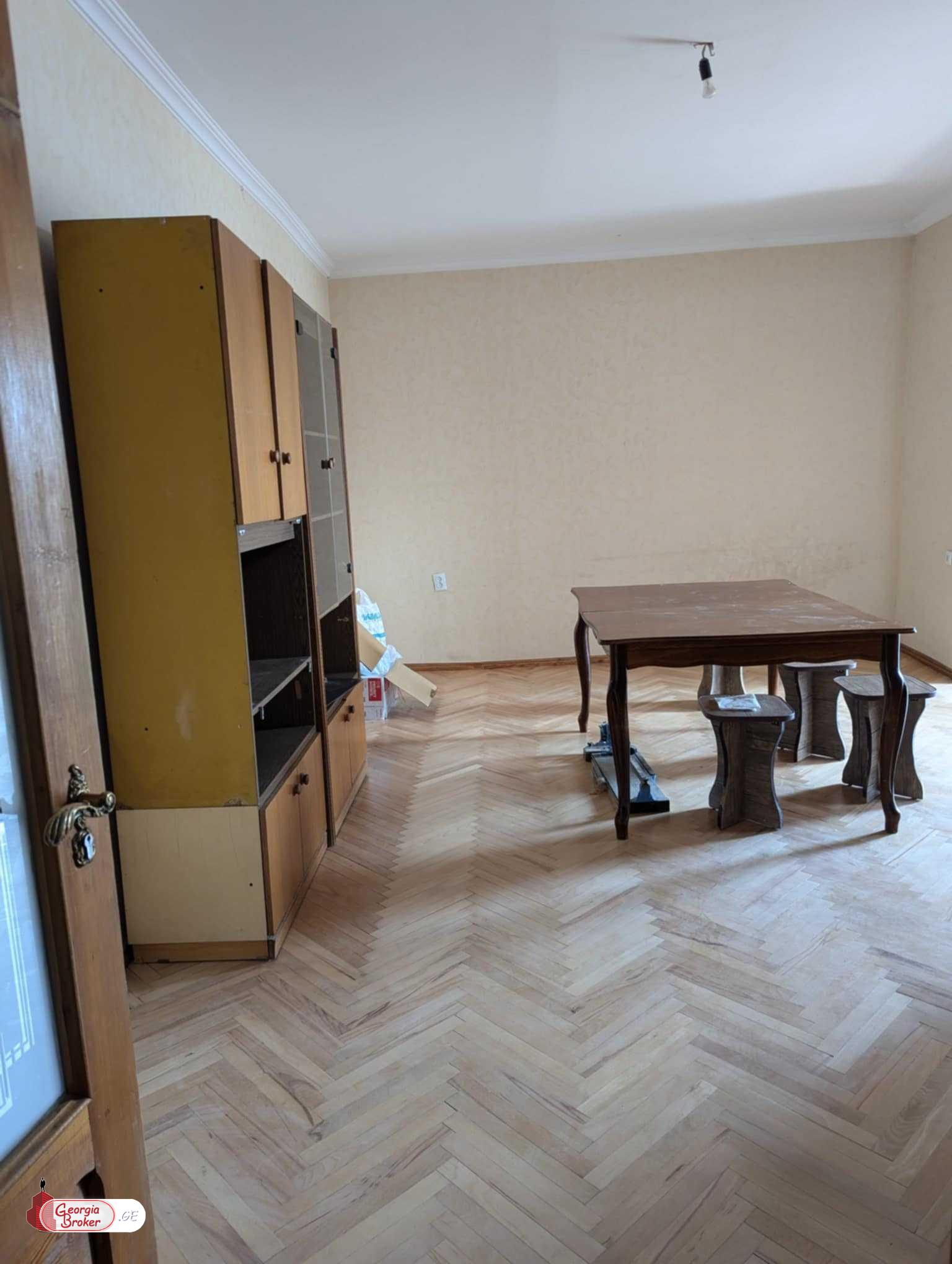 nearly repaired 3-room apartment for sale