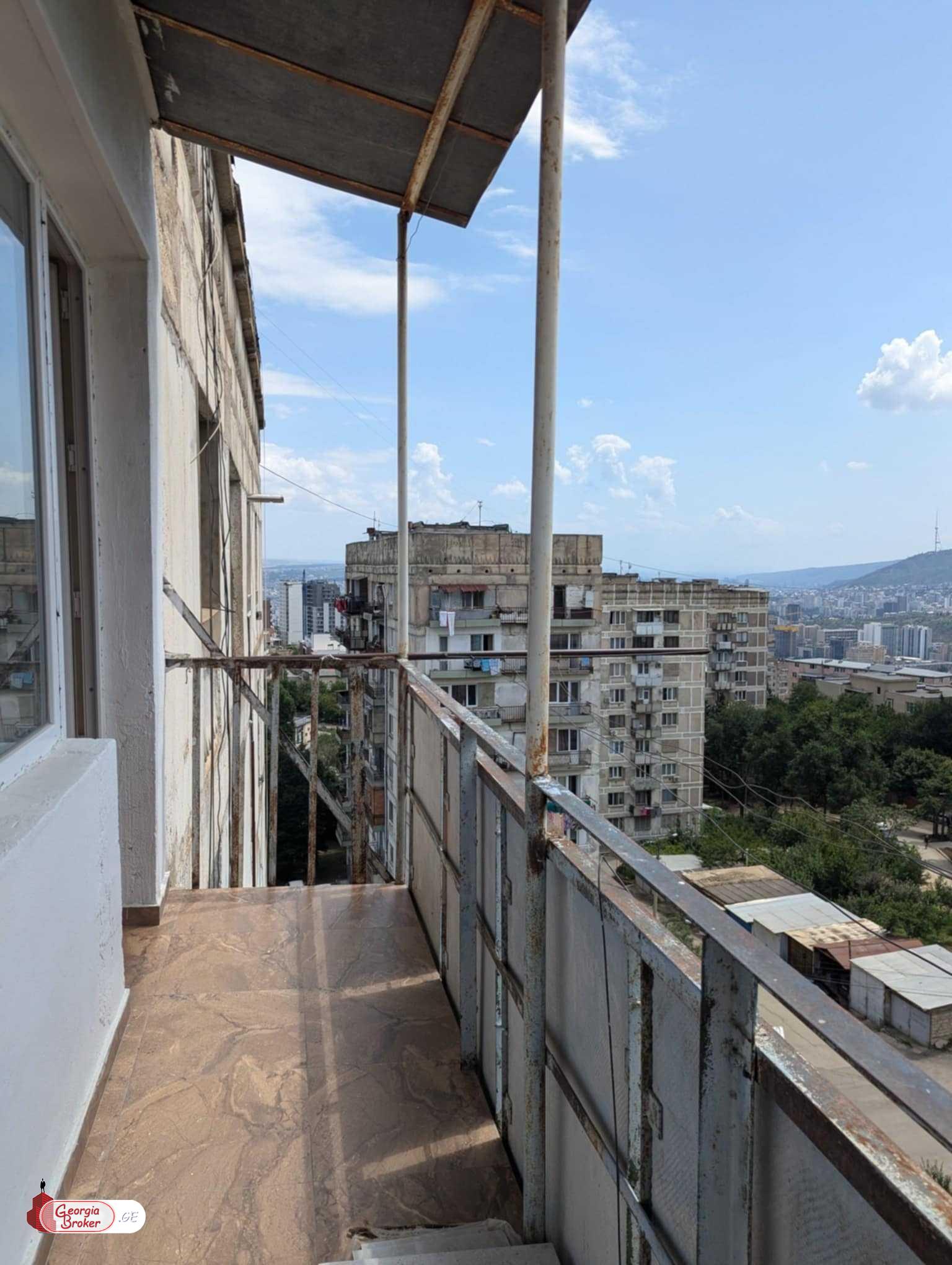 nearly repaired 3-room apartment for sale