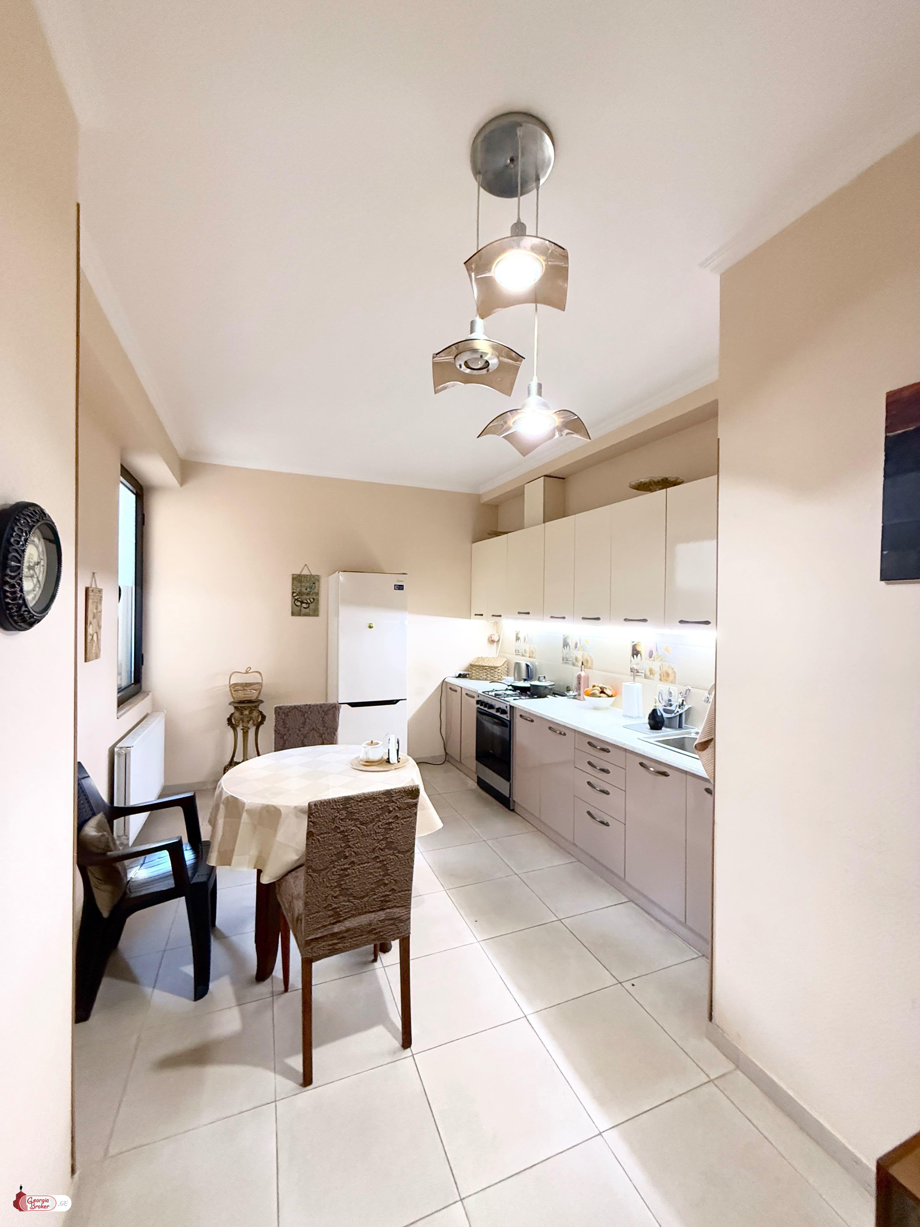 იყიდება ახალი გარემონტებული 4 ოთახიანი ბინა