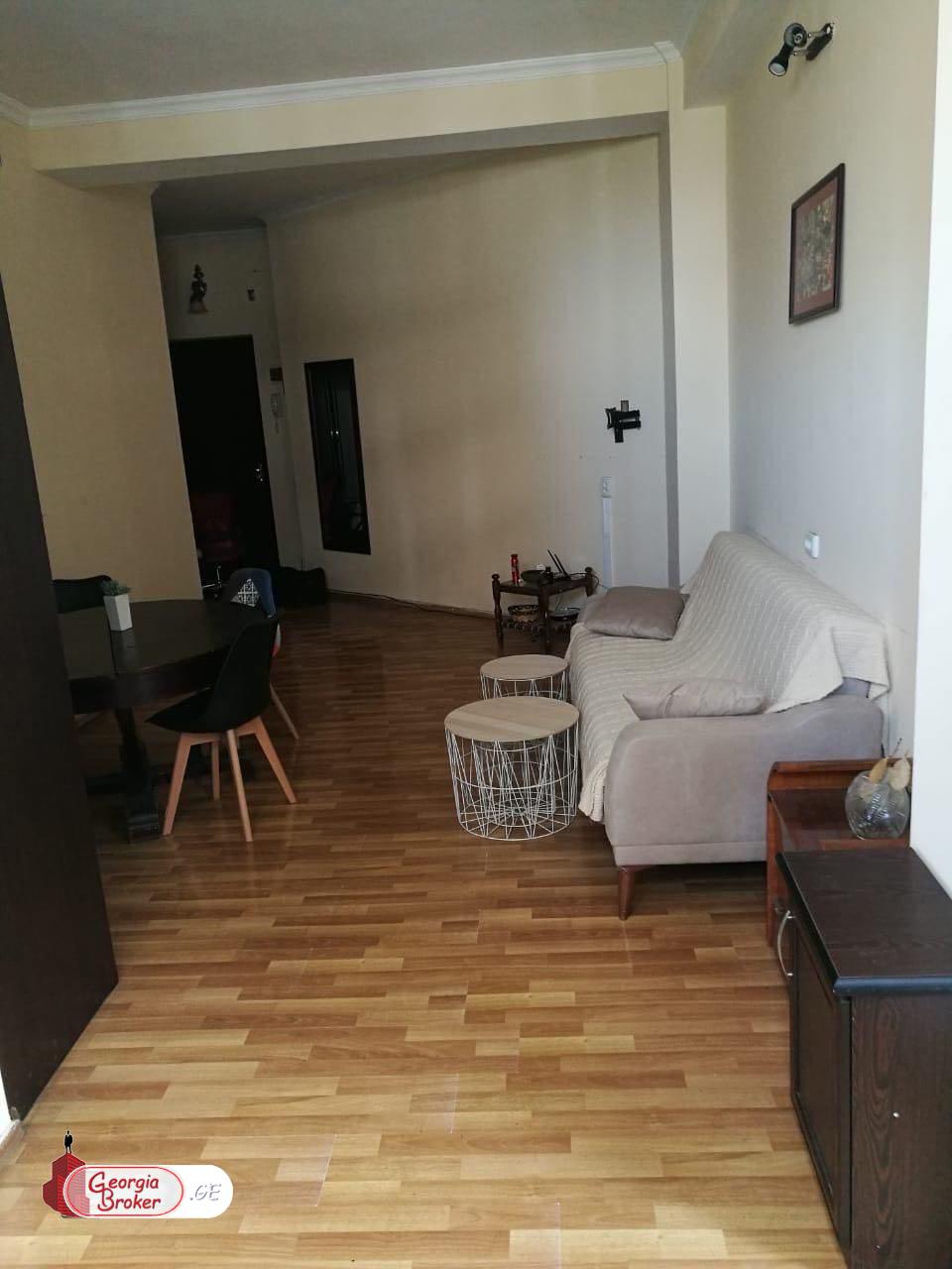 nearly repaired 2-room apartment for sale