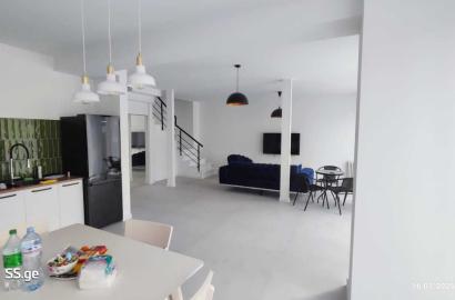 იყიდება ახალი გარემონტებული 4 ოთახიანი ბინა