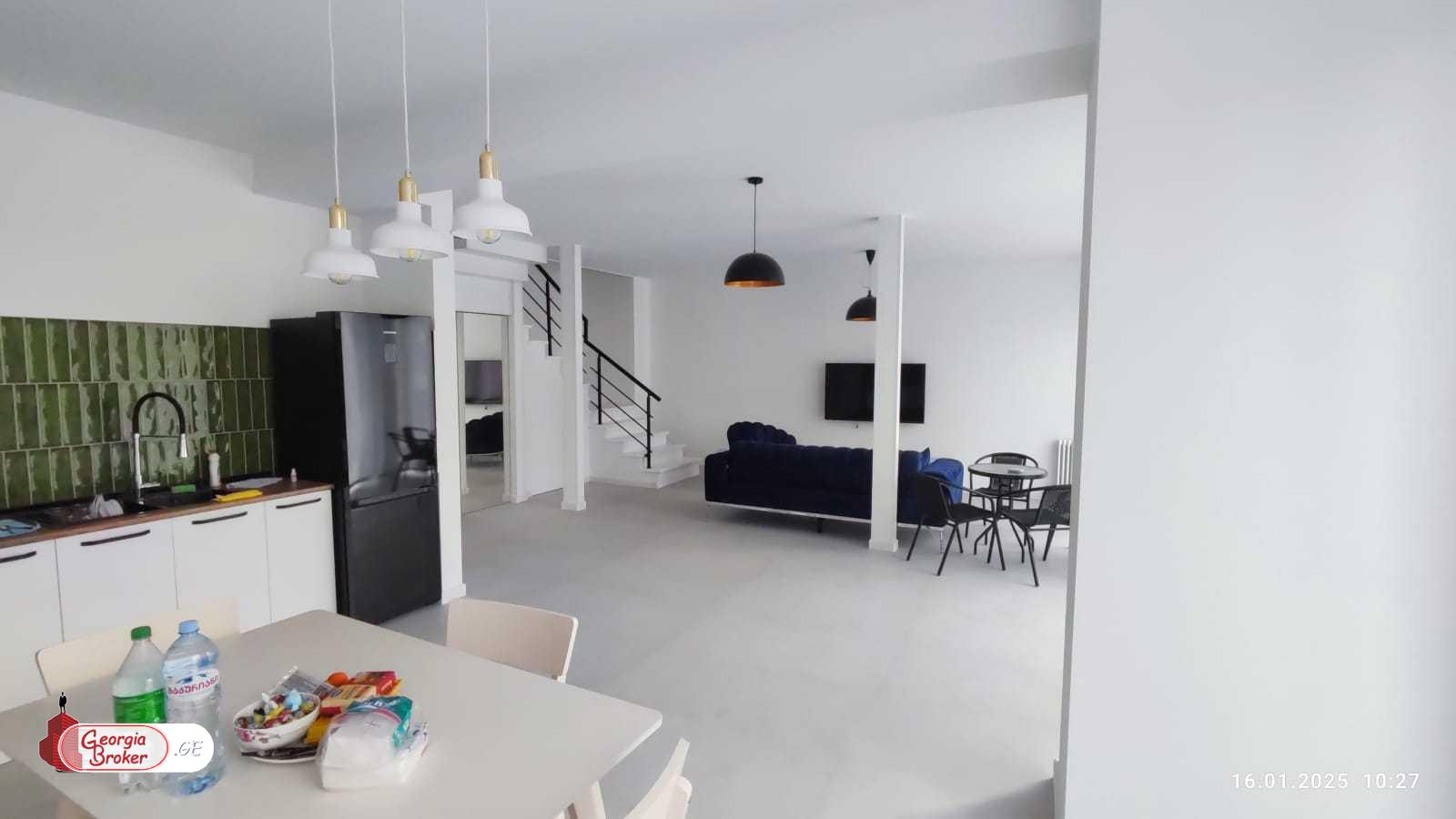 продается квартира с новым ремонтом 4-комнаты