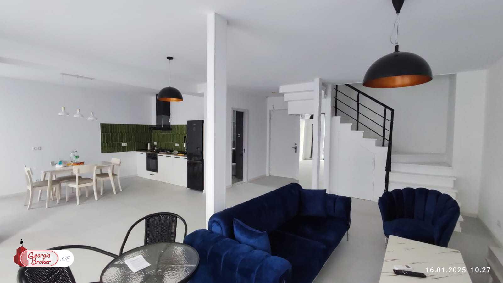 продается квартира с новым ремонтом 4-комнаты