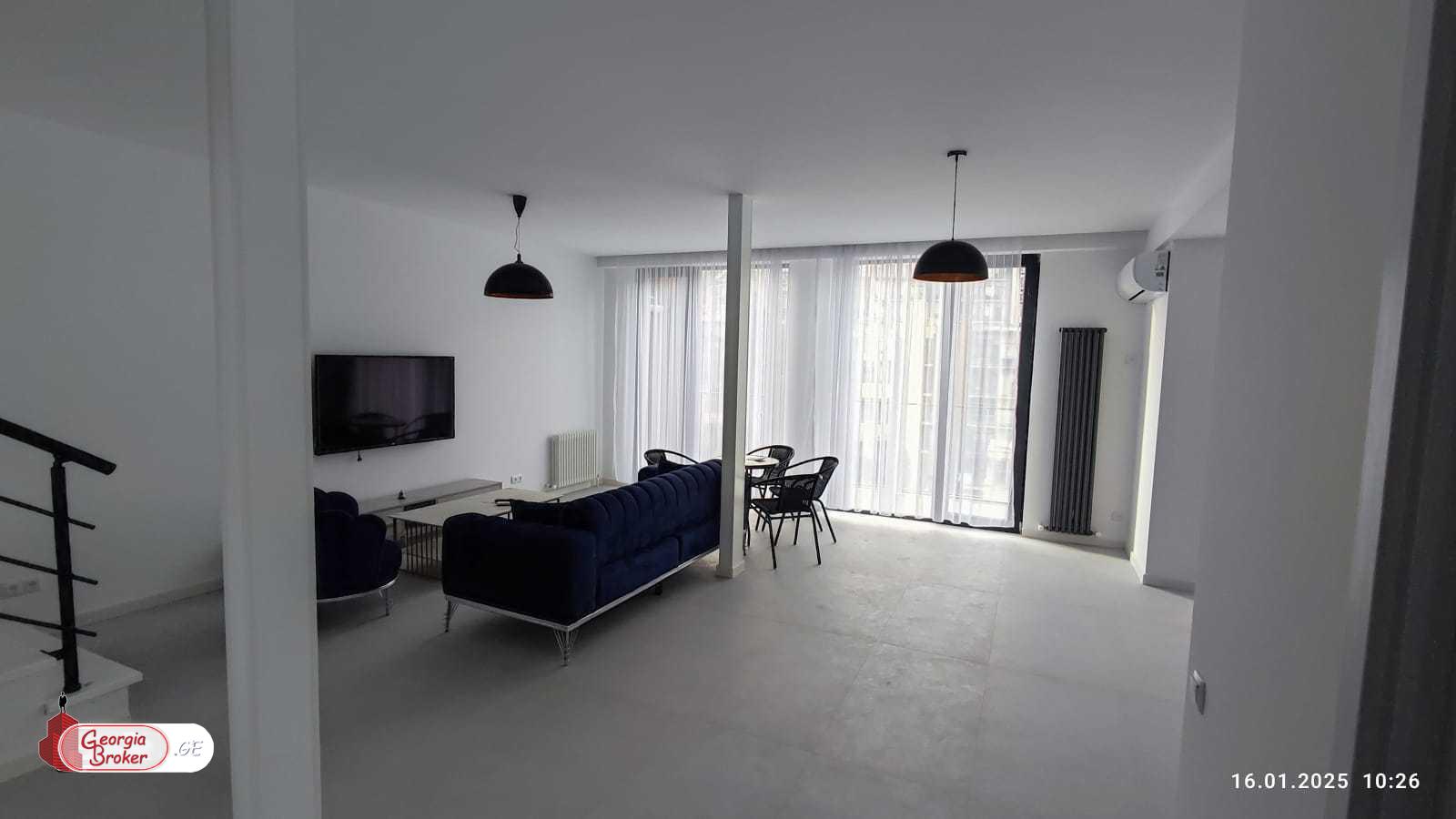 продается квартира с новым ремонтом 4-комнаты