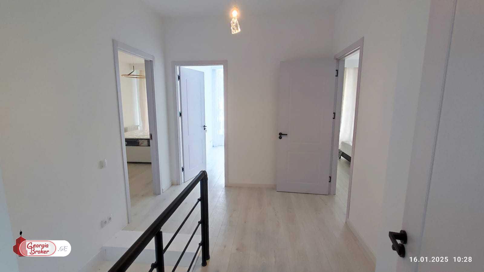 продается квартира с новым ремонтом 4-комнаты