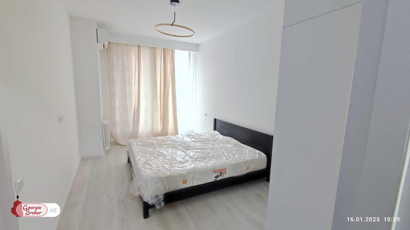 продается квартира с новым ремонтом 4-комнаты