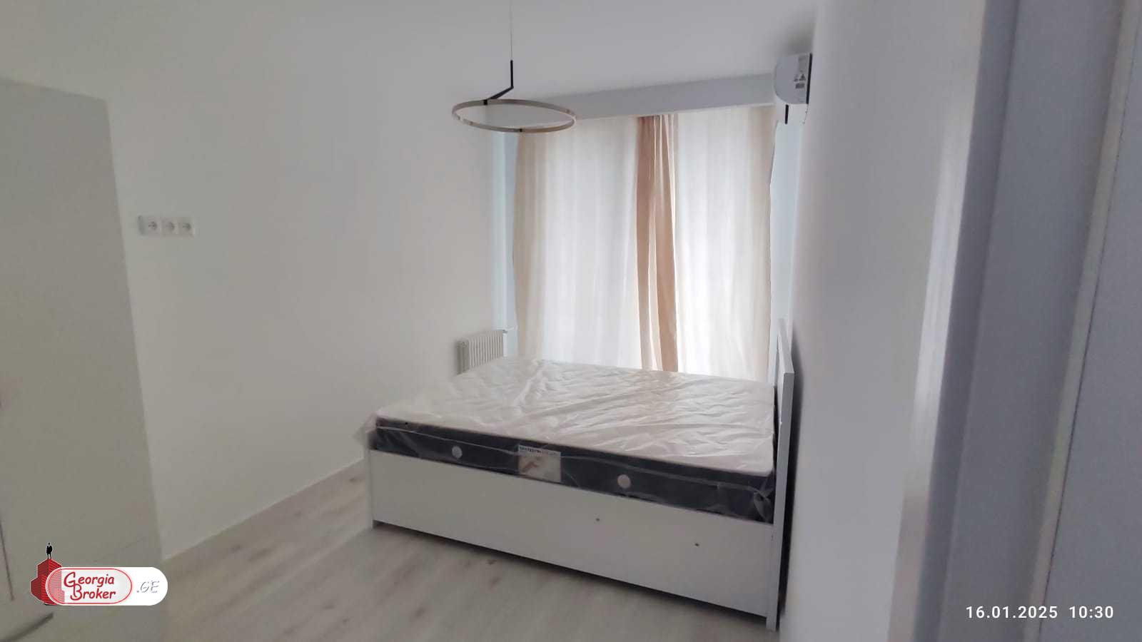 продается квартира с новым ремонтом 4-комнаты