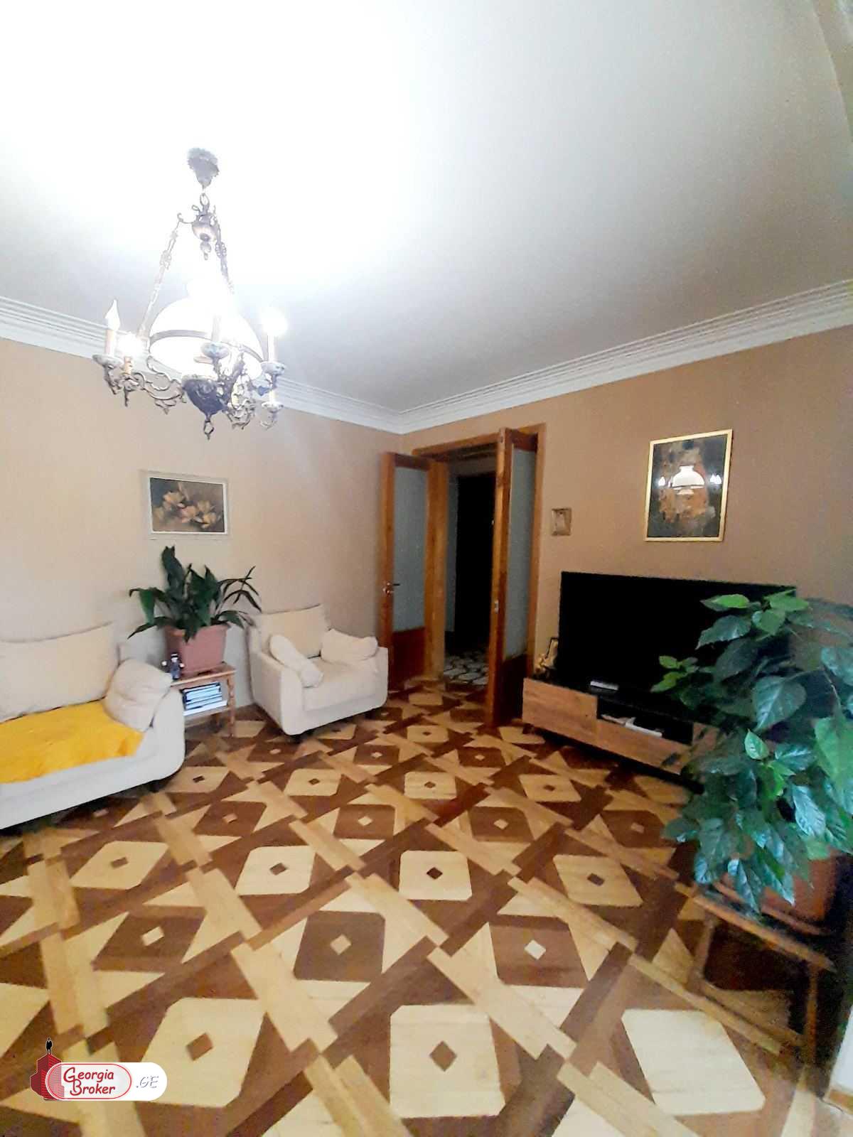 nearly repaired 3-room apartment for sale