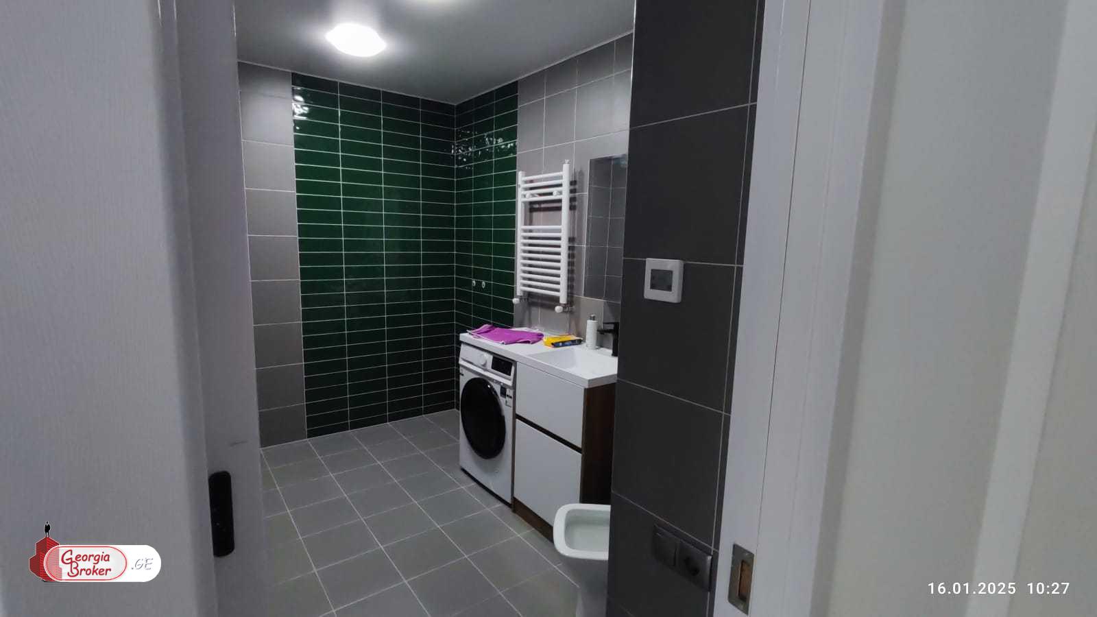 продается квартира с новым ремонтом 4-комнаты