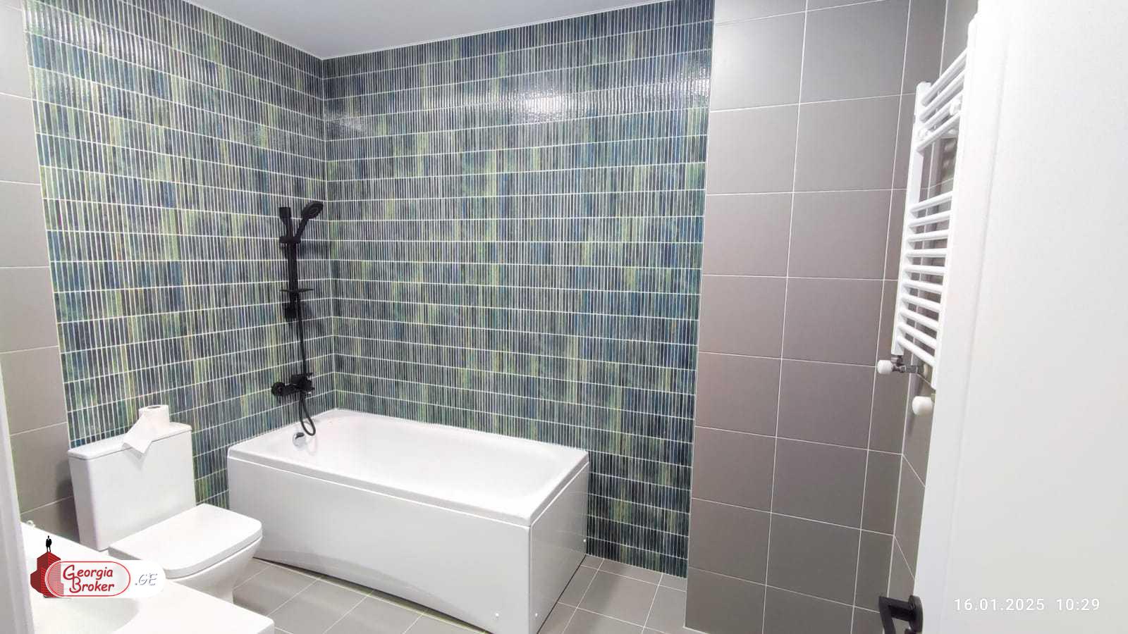 продается квартира с новым ремонтом 4-комнаты