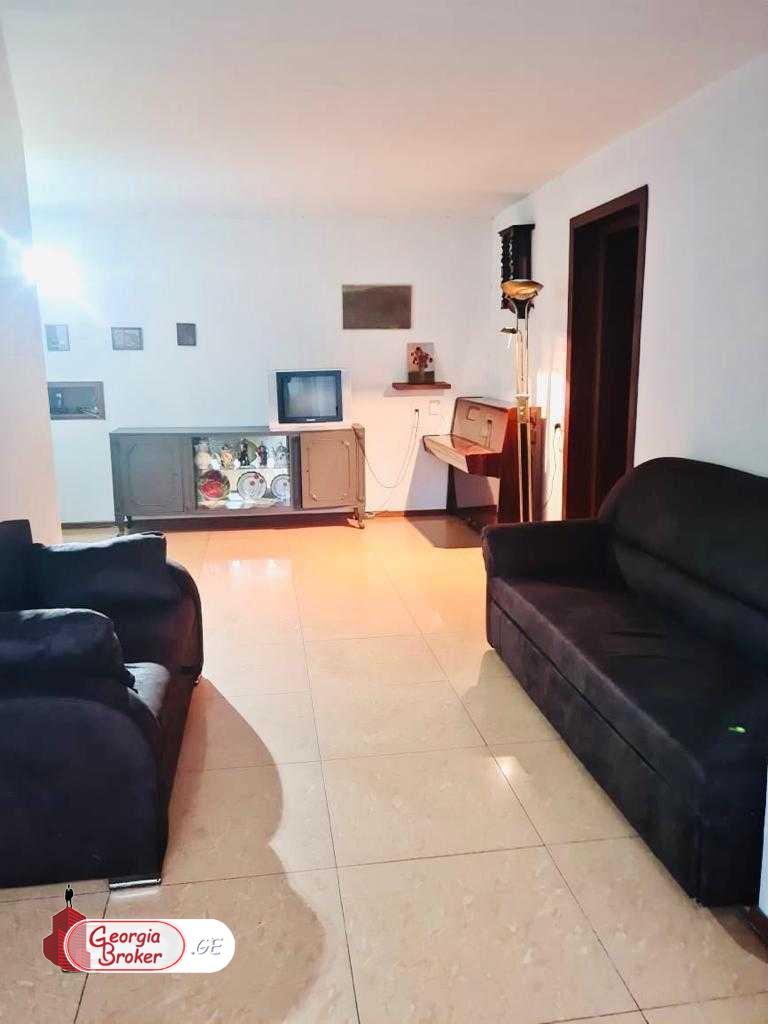 продается квартира с новым ремонтом 4-комнаты