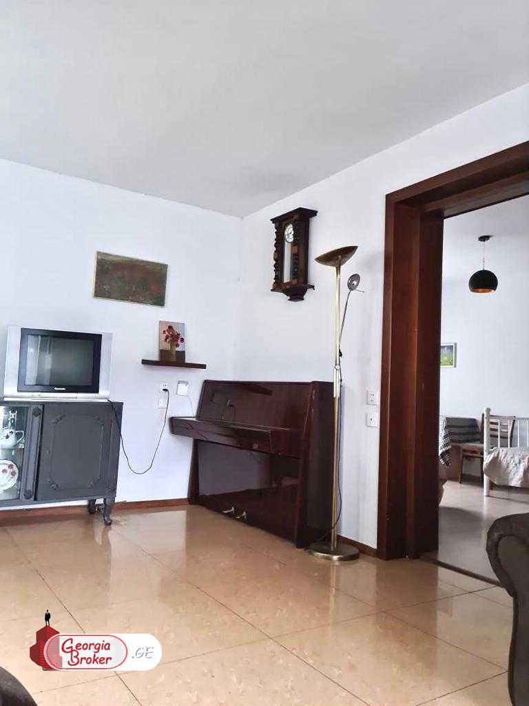 продается квартира с новым ремонтом 4-комнаты