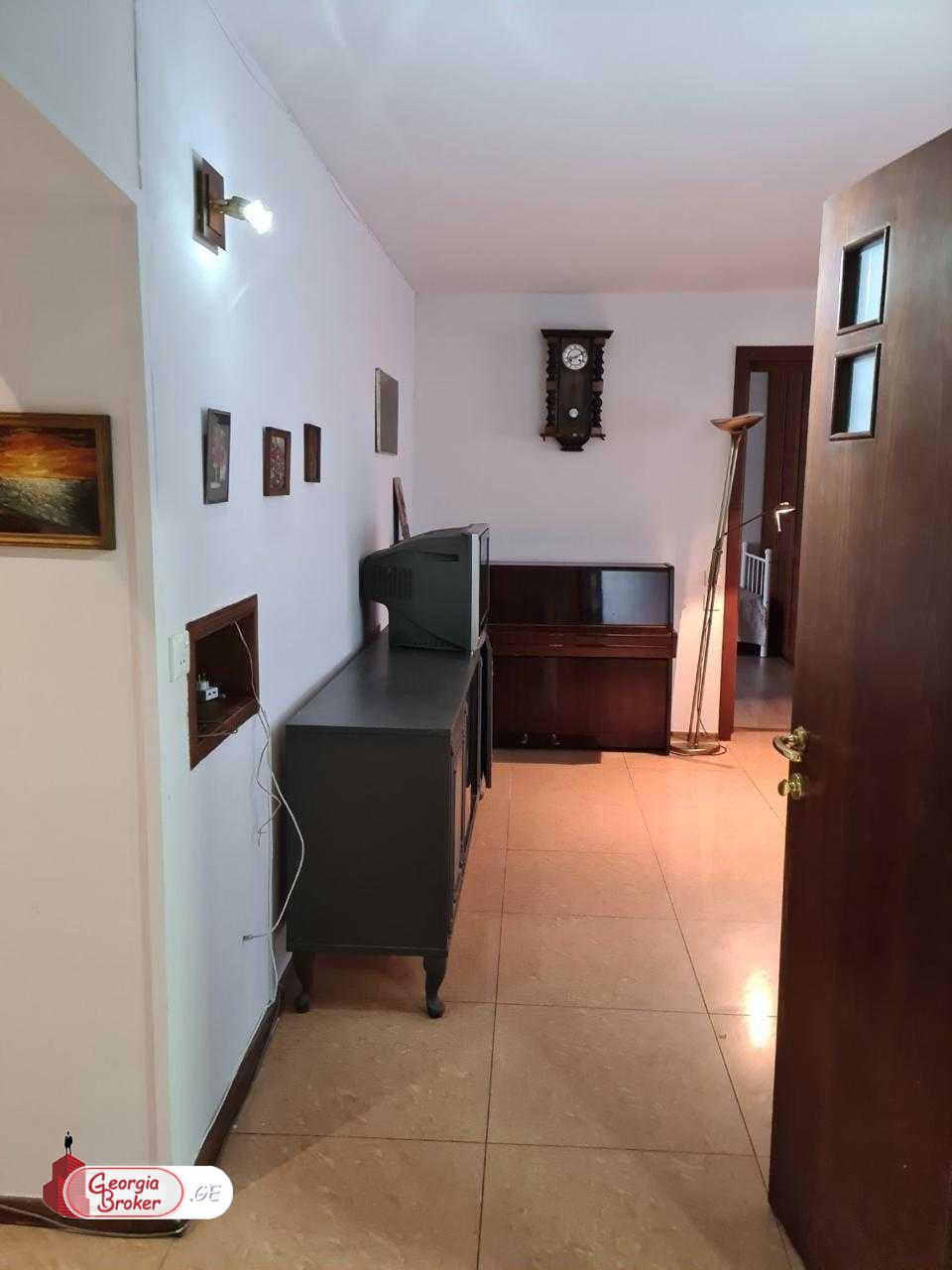 продается квартира с новым ремонтом 4-комнаты