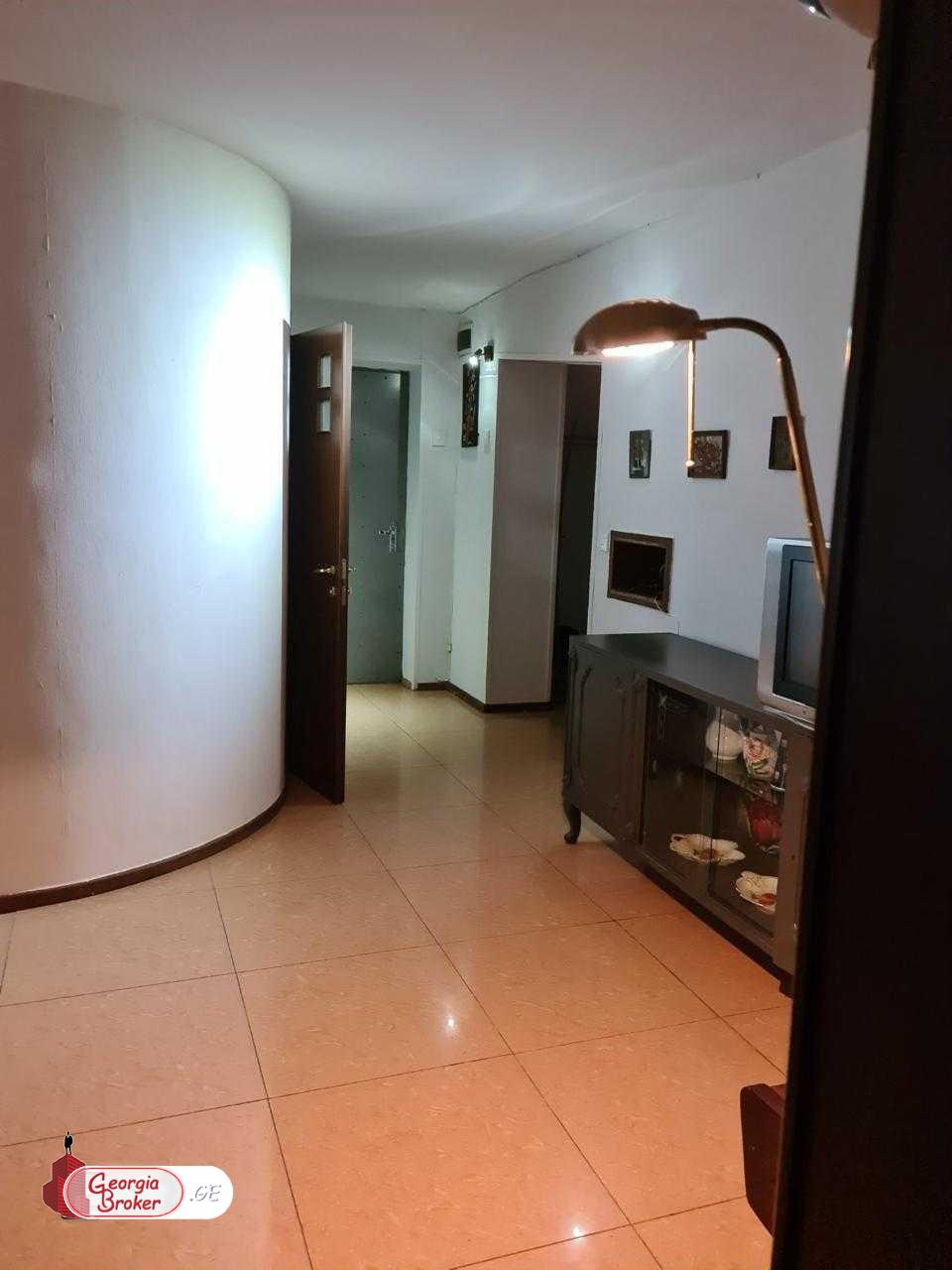 продается квартира с новым ремонтом 4-комнаты