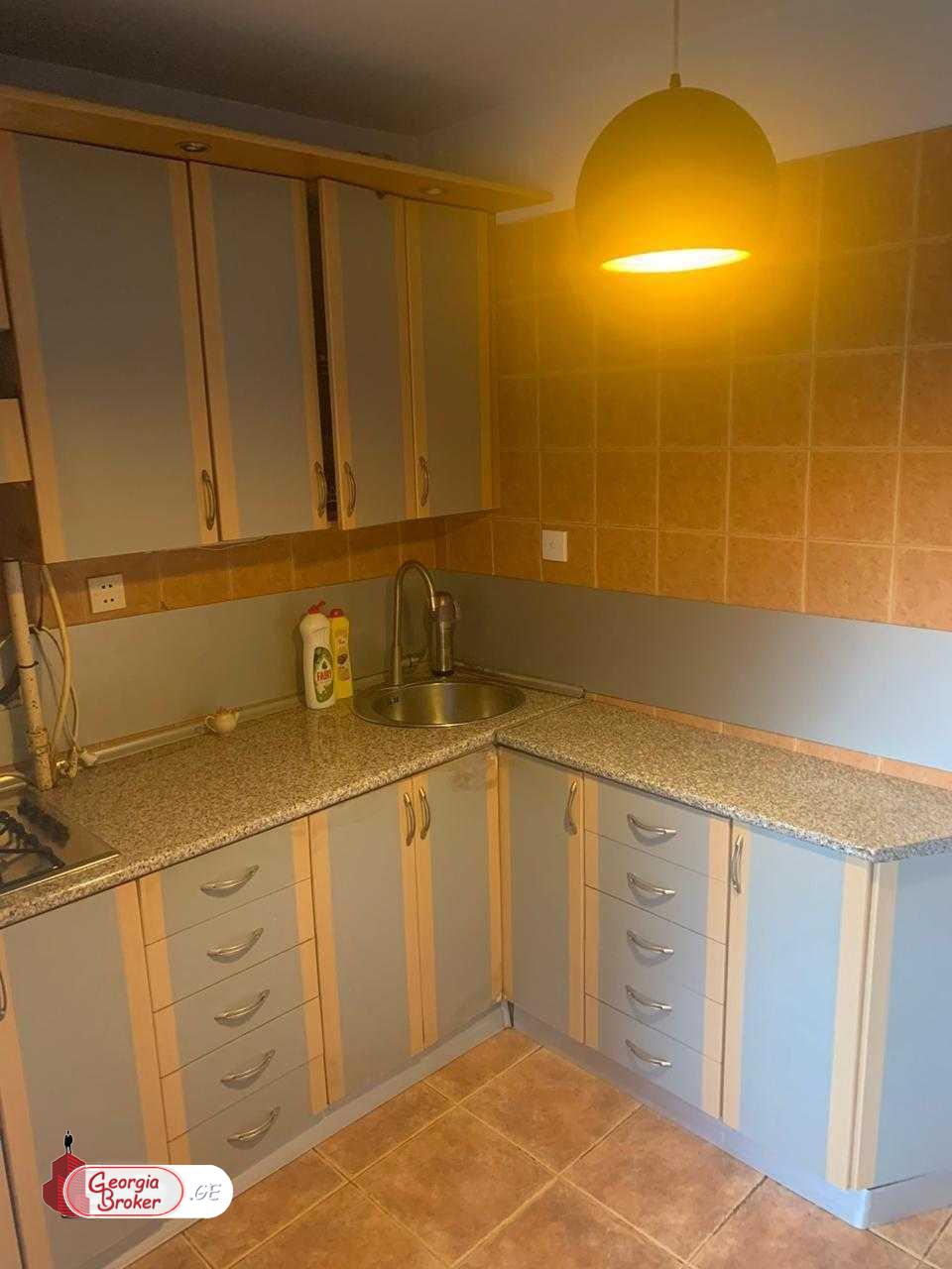 продается квартира с новым ремонтом 4-комнаты