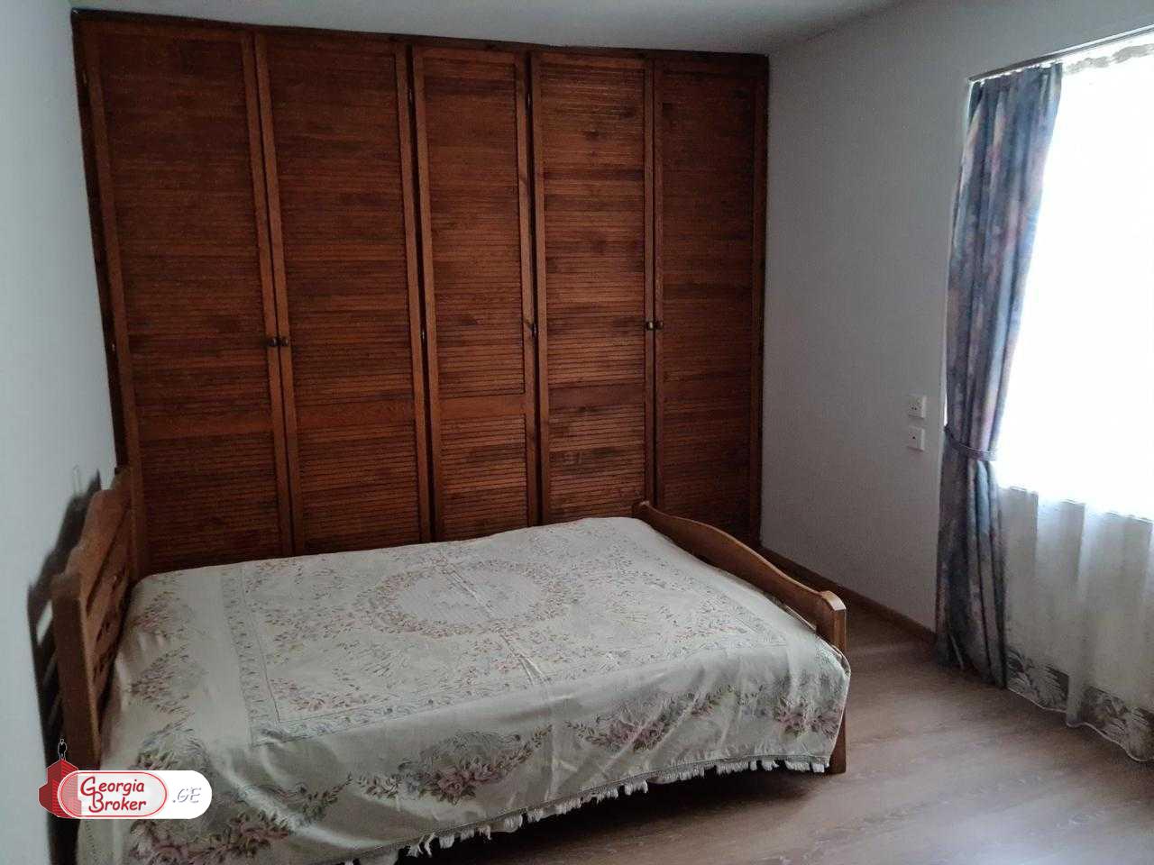 продается квартира с новым ремонтом 4-комнаты