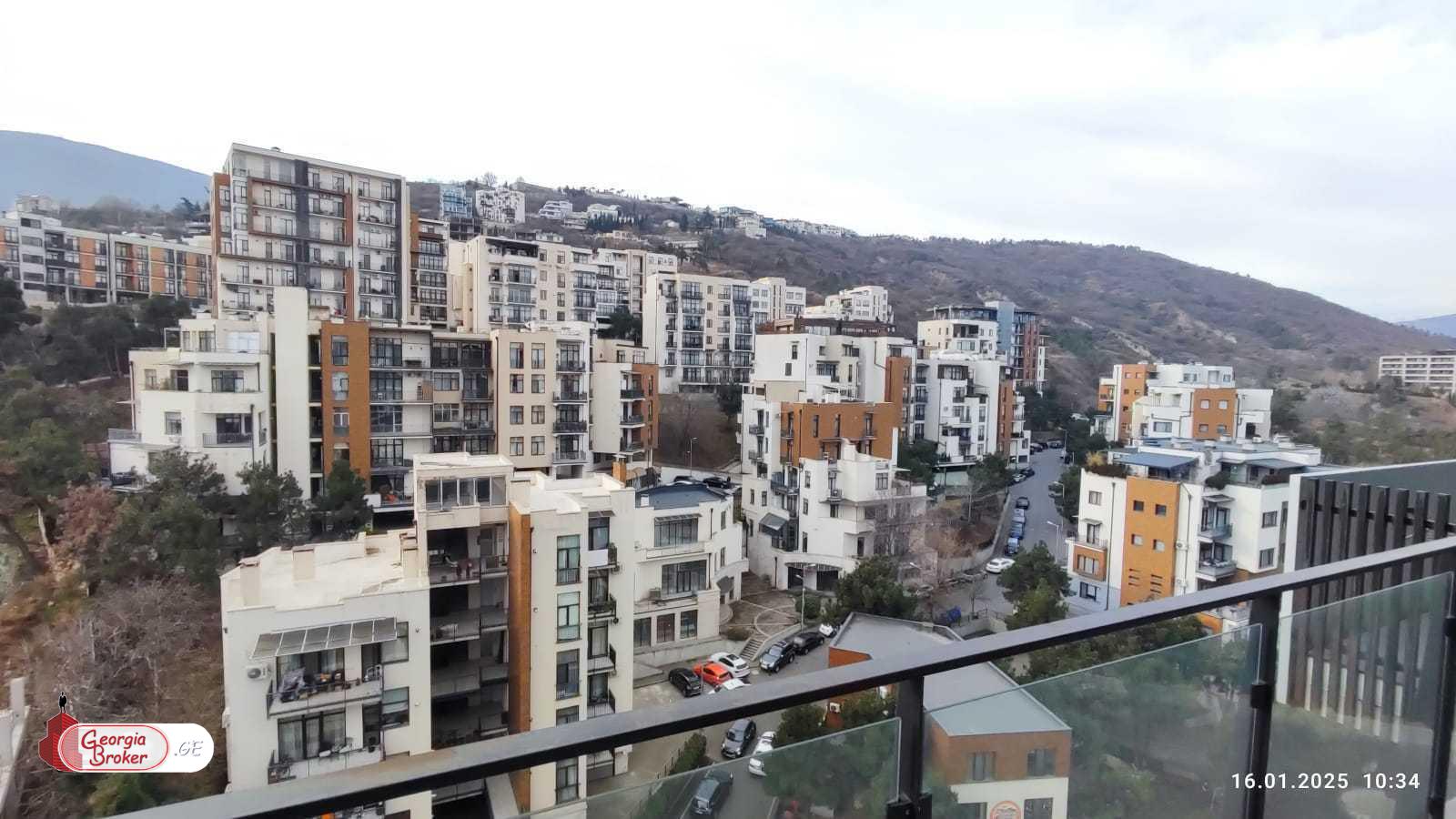 продается квартира с новым ремонтом 4-комнаты