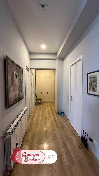 იყიდება ახალი გარემონტებული 4 ოთახიანი ბინა