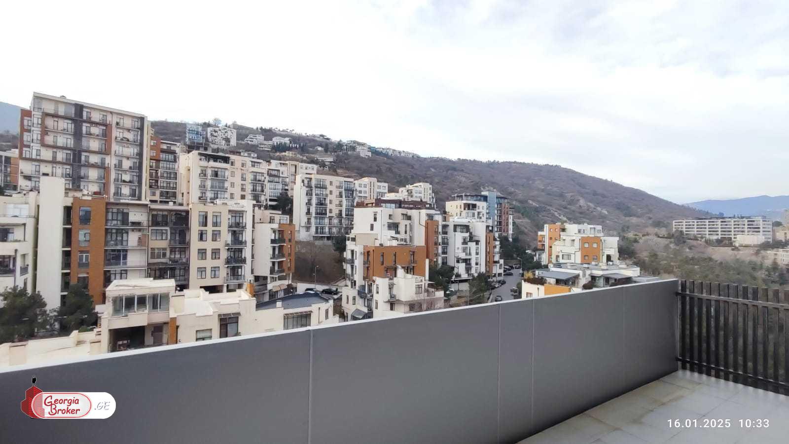 продается квартира с новым ремонтом 4-комнаты