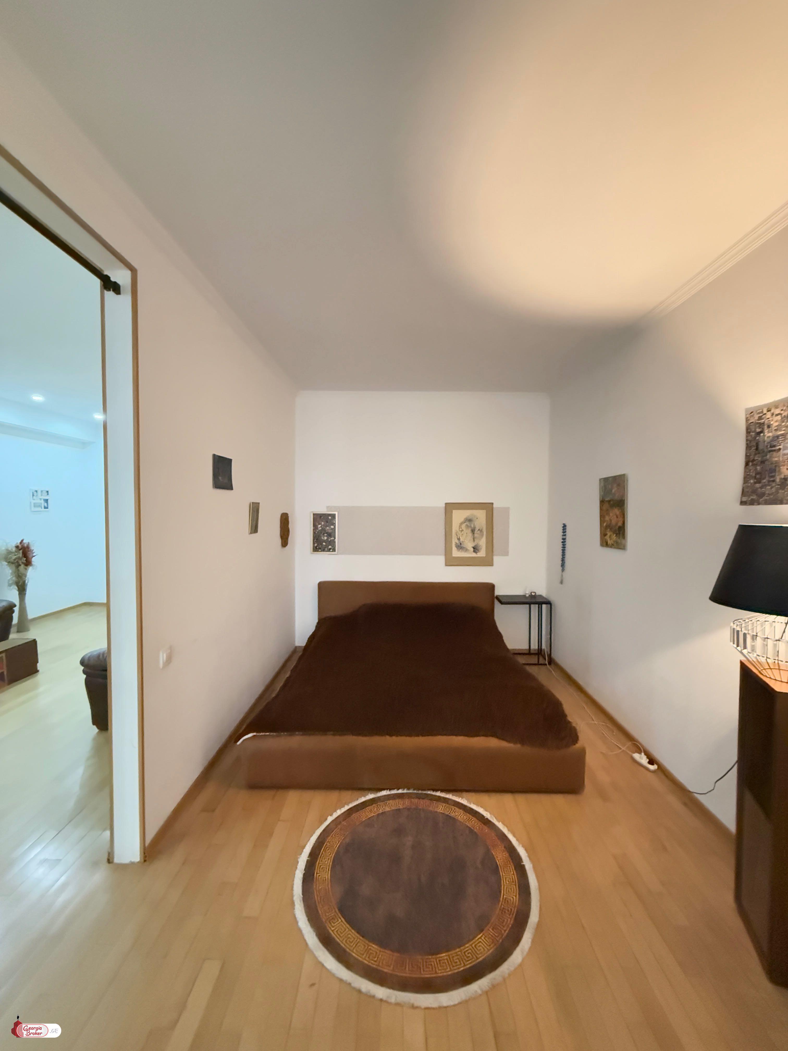 იყიდება ახალი გარემონტებული 4 ოთახიანი ბინა