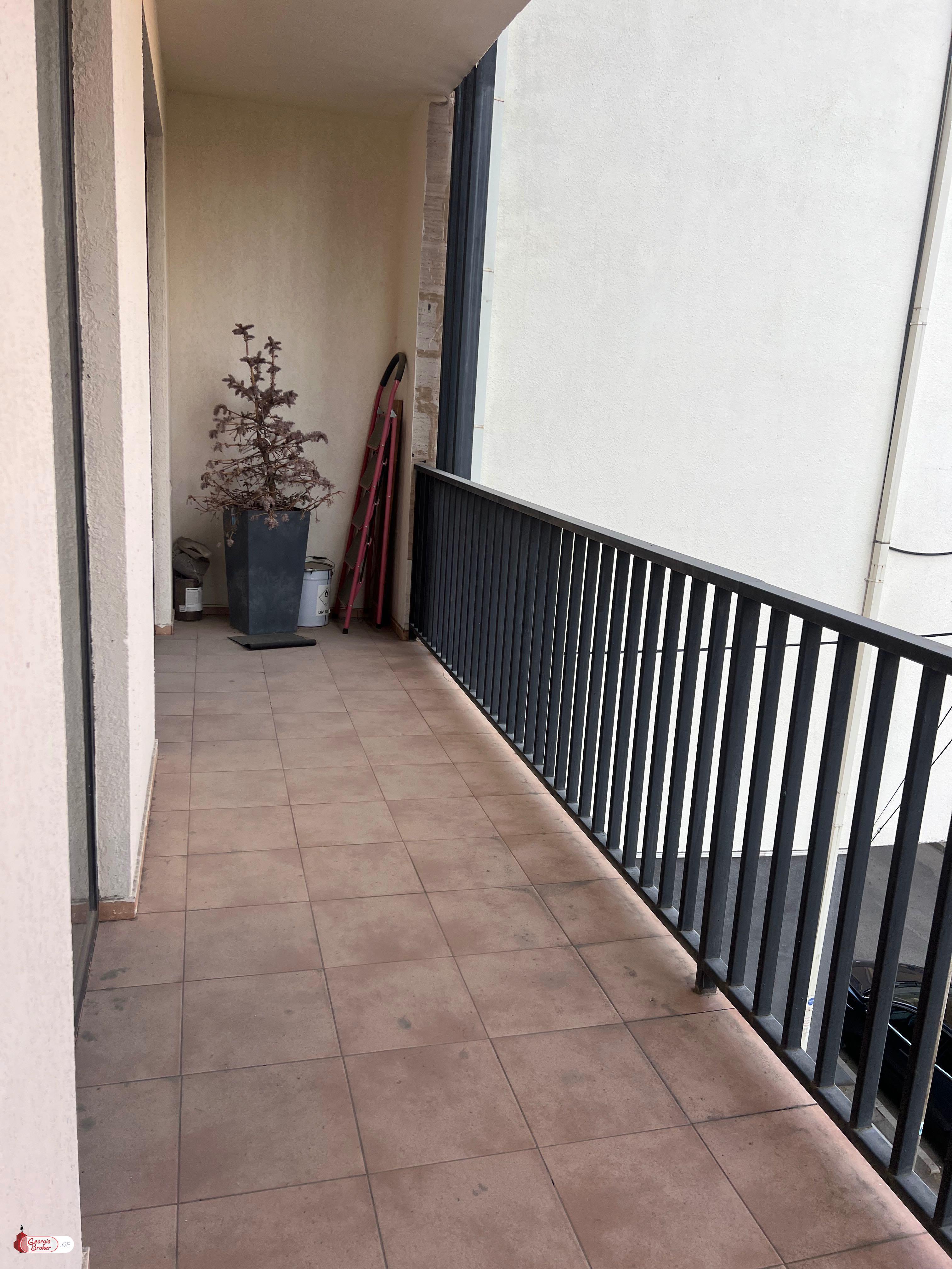 nearly repaired 2-room apartment for sale