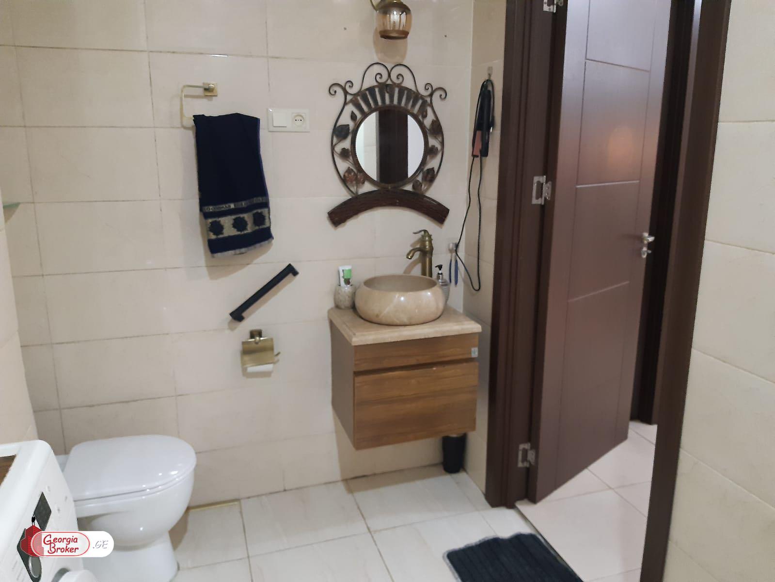 იყიდება ახალი გარემონტებული 4 ოთახიანი ბინა