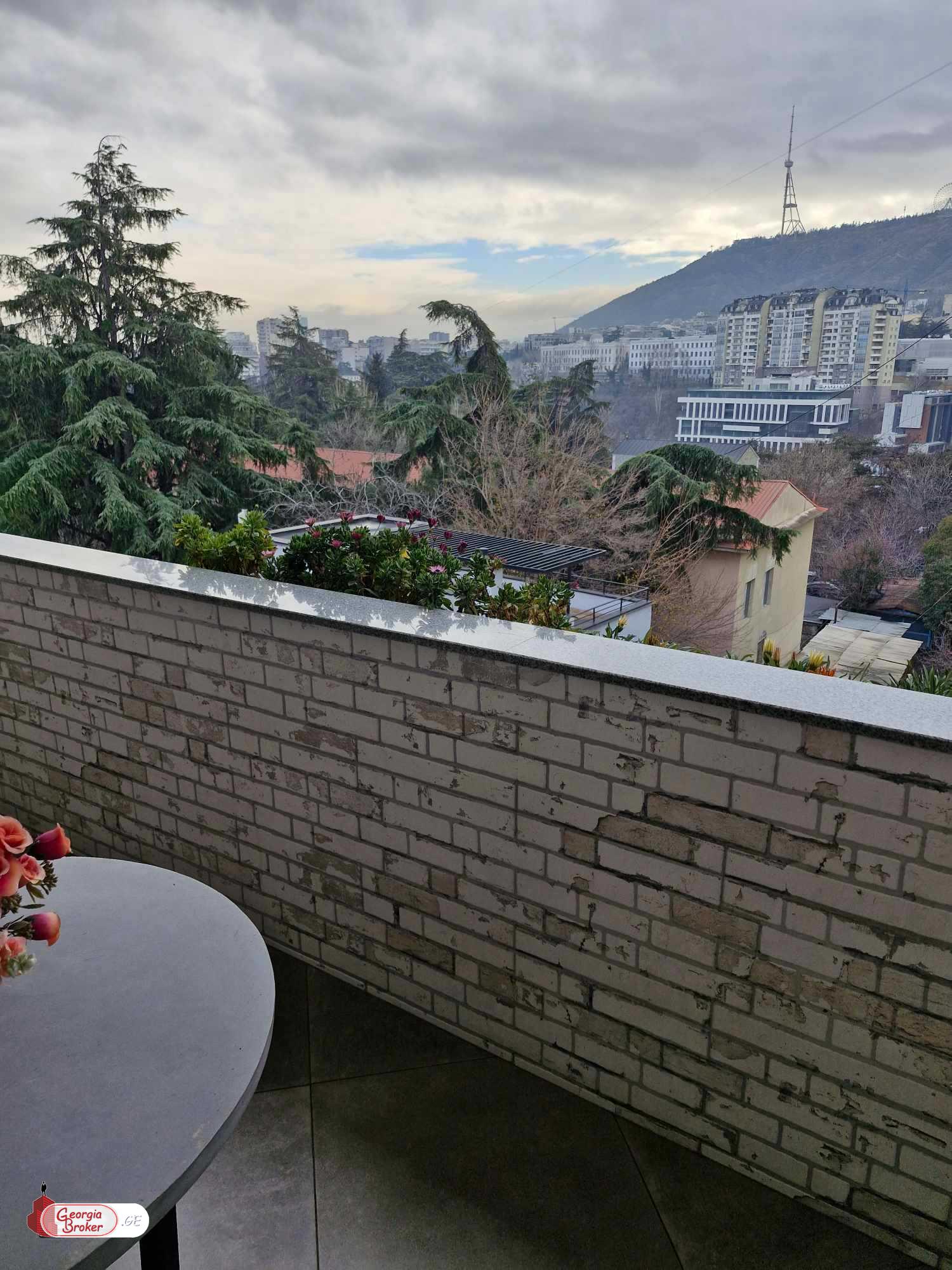 nearly repaired 5-room apartment for sale