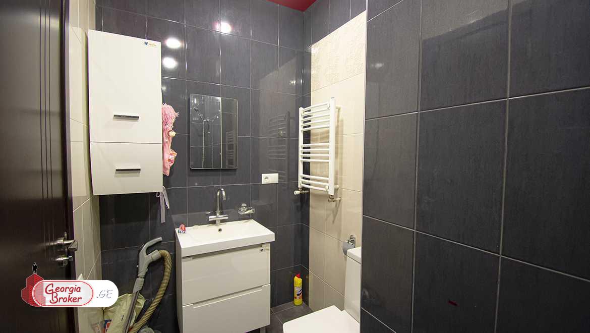 იყიდება ახალი გარემონტებული 4 ოთახიანი ბინა