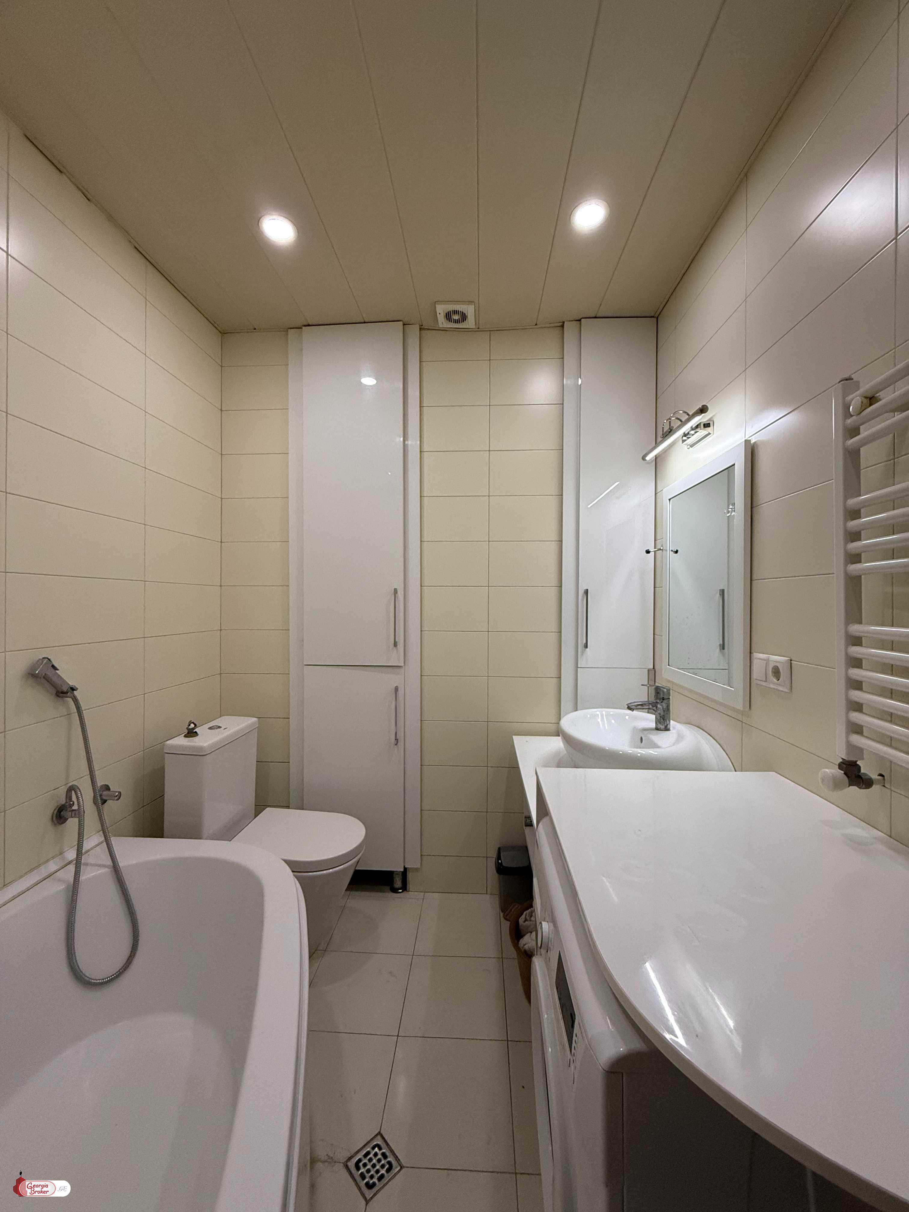 იყიდება ახალი გარემონტებული 3 ოთახიანი ბინა