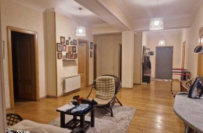 продается квартира с новым ремонтом 5-комнат