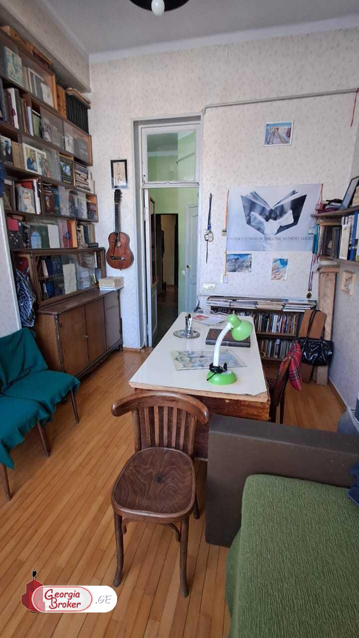 продается квартира с новым ремонтом 3-комнаты