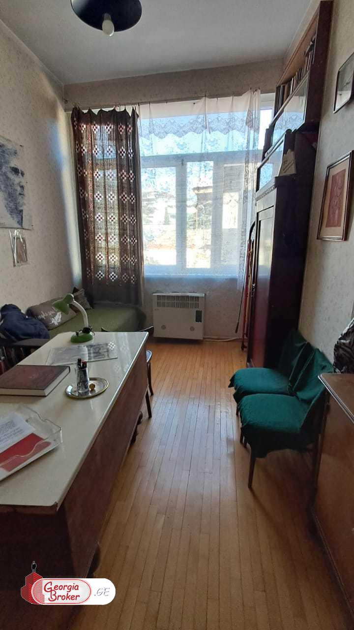 продается квартира с новым ремонтом 3-комнаты