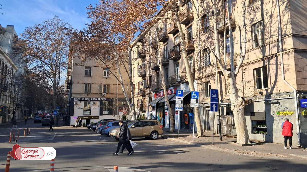 продается квартира с новым ремонтом 3-комнаты