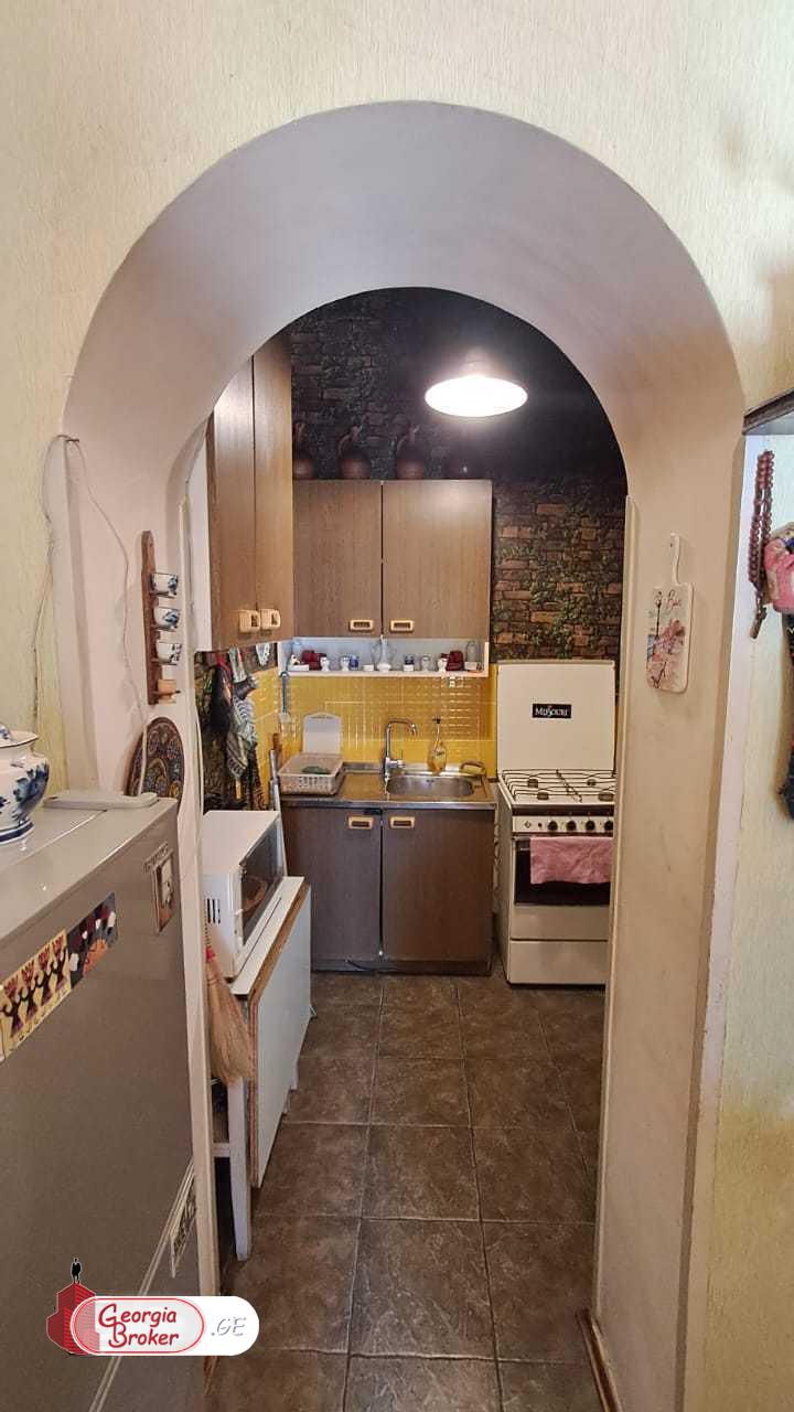 продается квартира с новым ремонтом 3-комнаты