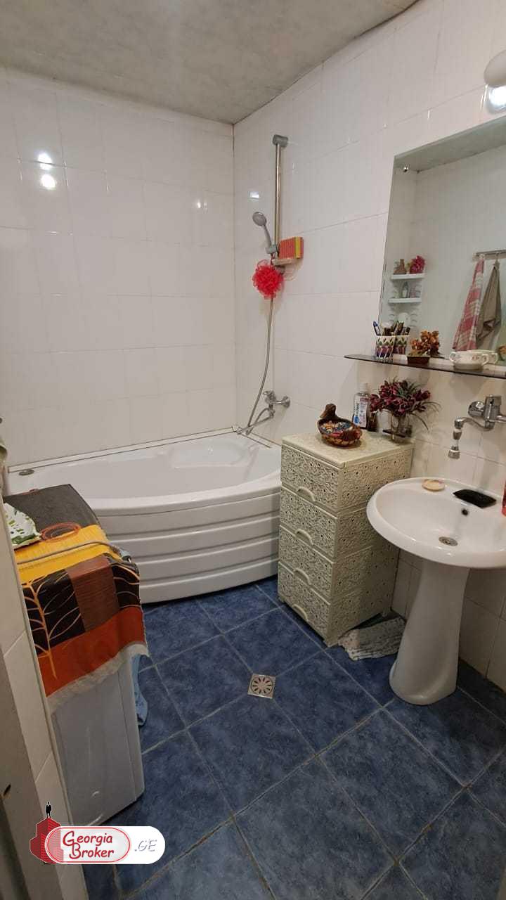 продается квартира с новым ремонтом 3-комнаты