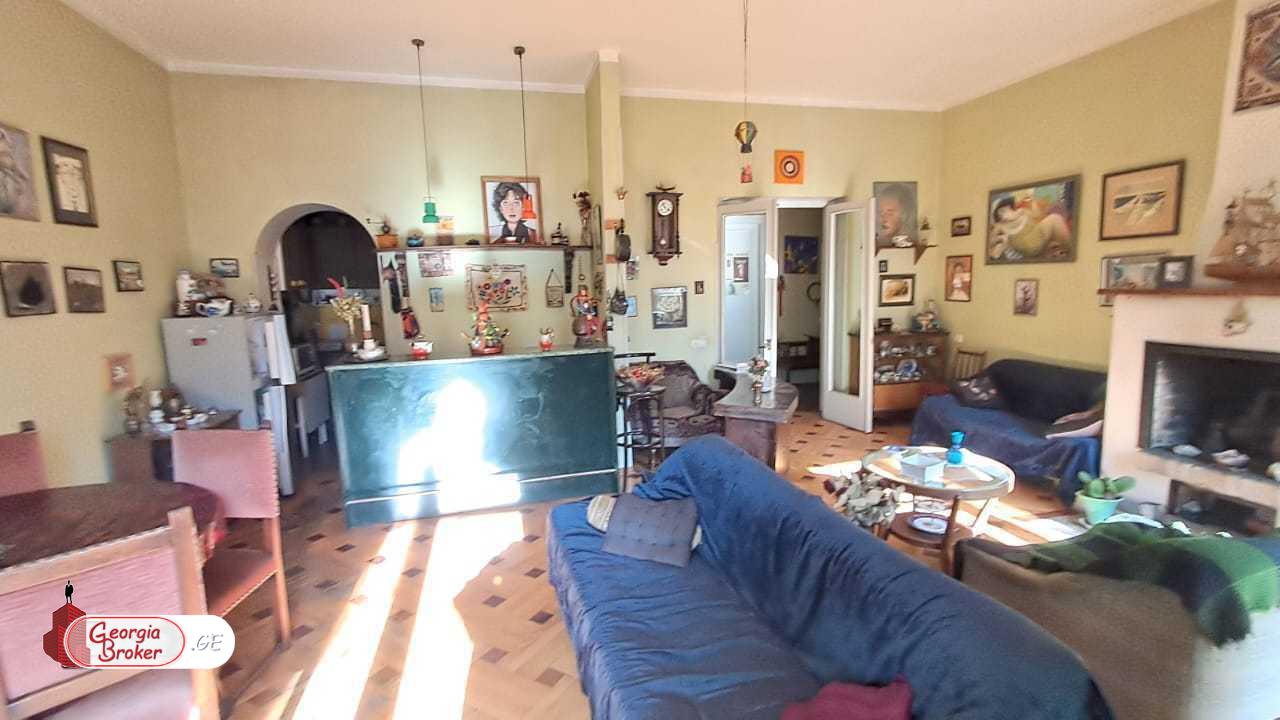 продается квартира с новым ремонтом 3-комнаты