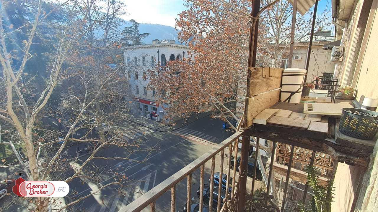 продается квартира с новым ремонтом 3-комнаты