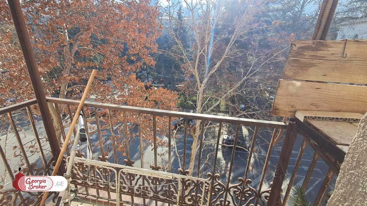 продается квартира с новым ремонтом 3-комнаты