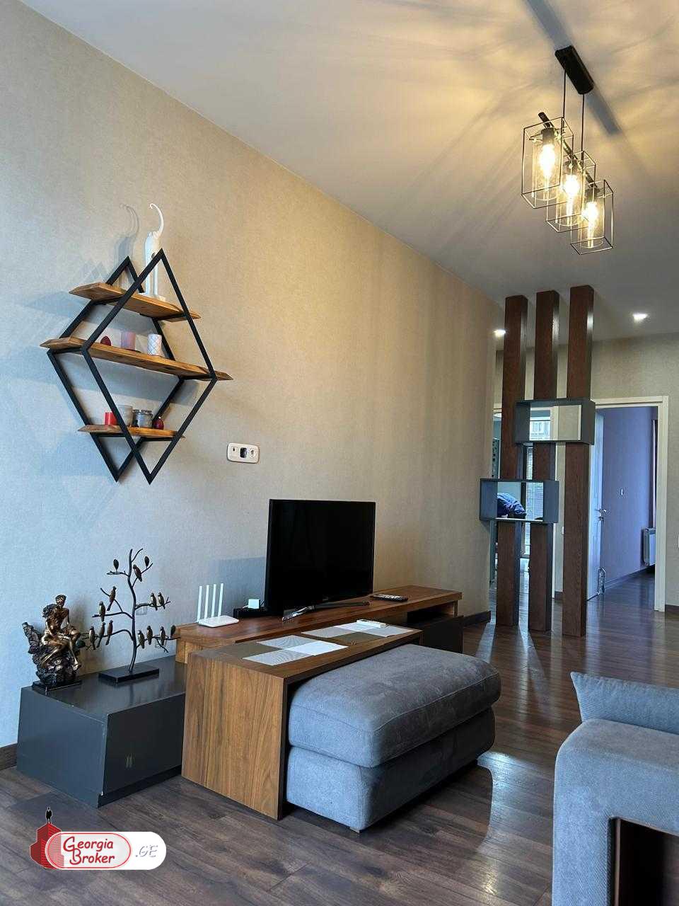 продается квартира с новым ремонтом 4-комнаты