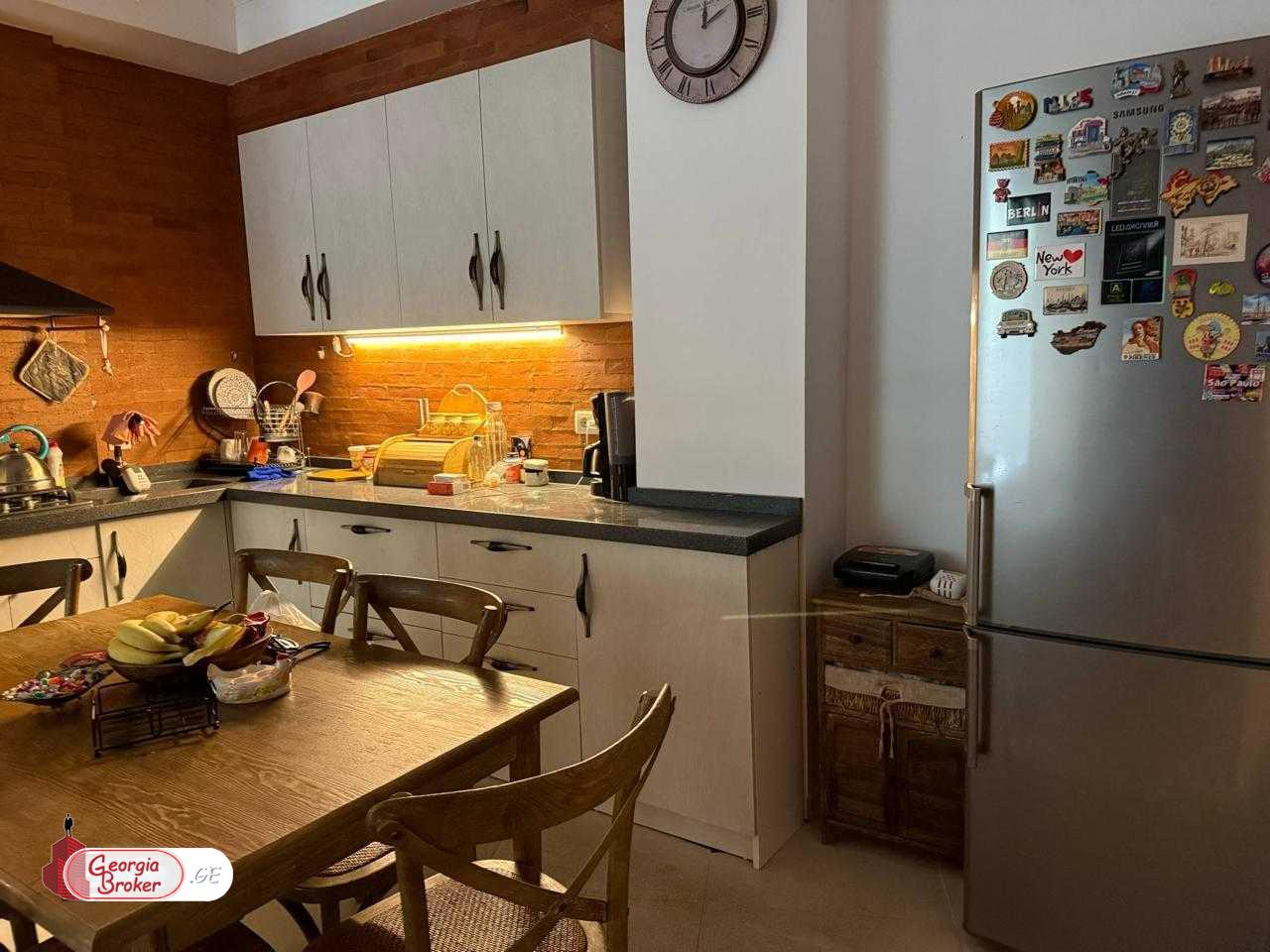 продается квартира с новым ремонтом 3-комнаты