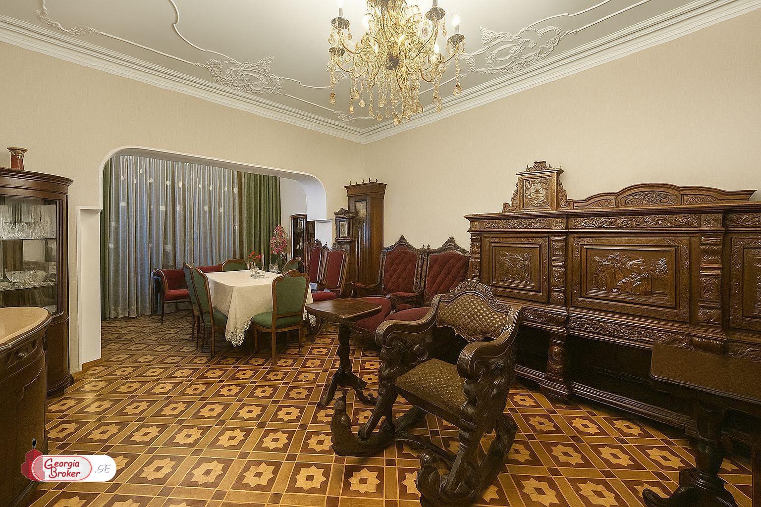 продается квартира с новым ремонтом 4-комнаты