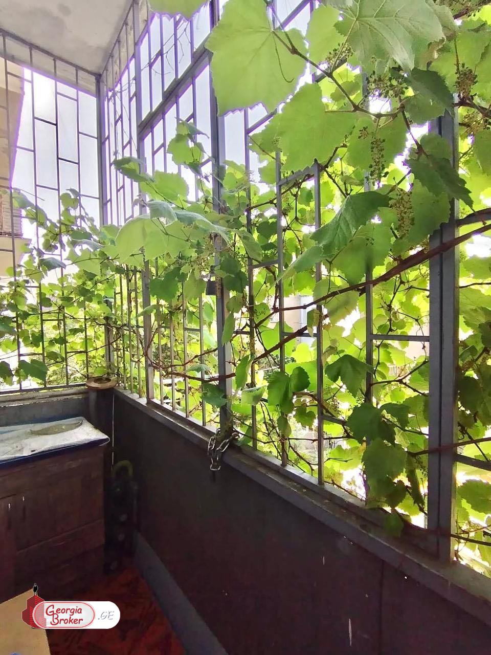 продается квартира с новым ремонтом 4-комнаты